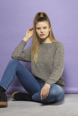 3818 - Genser med raglan